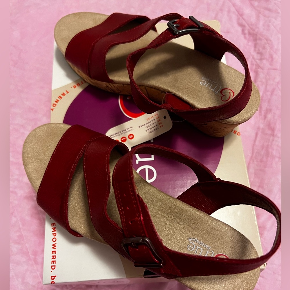 Red wedge by Baretrap